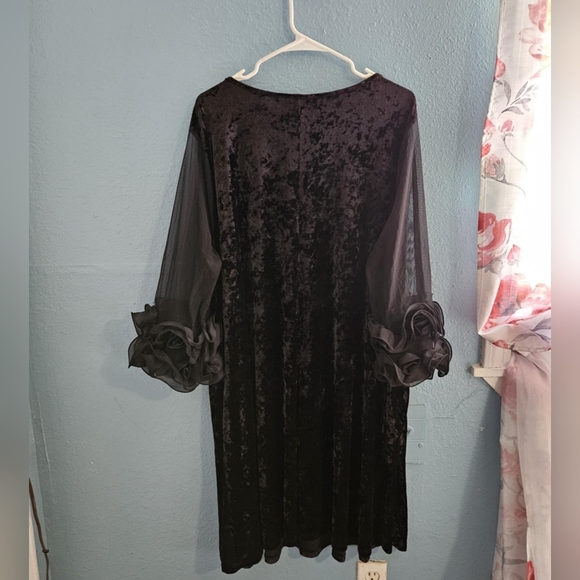 Nina Leonard Black Sheath Dress with Bishop Sleeves - Picture 2 of 3